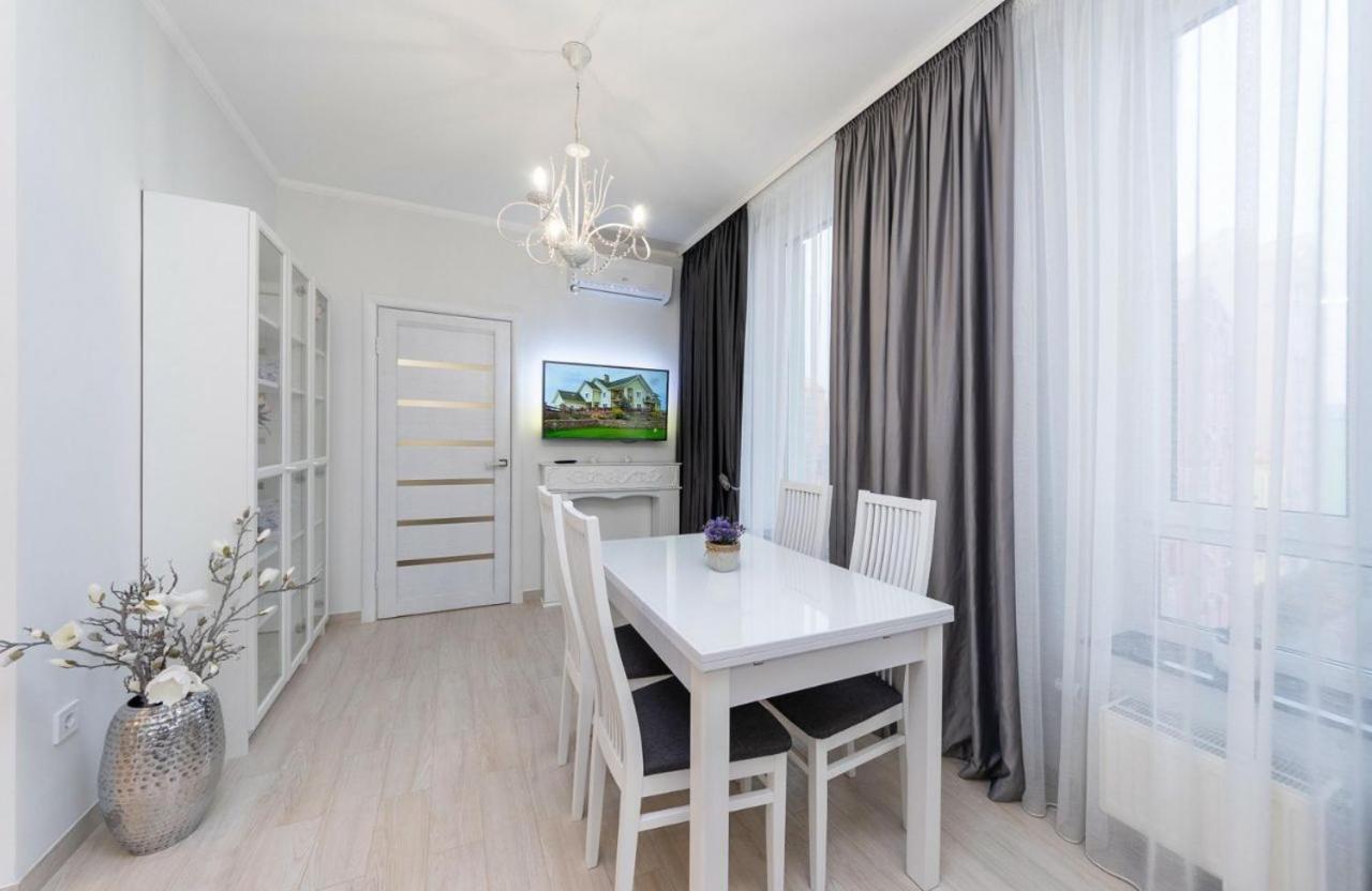 Lux Appartment, Kiev, Comfort Town Buitenkant foto